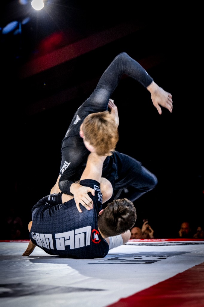 Combat sports photography — grappling & cage events